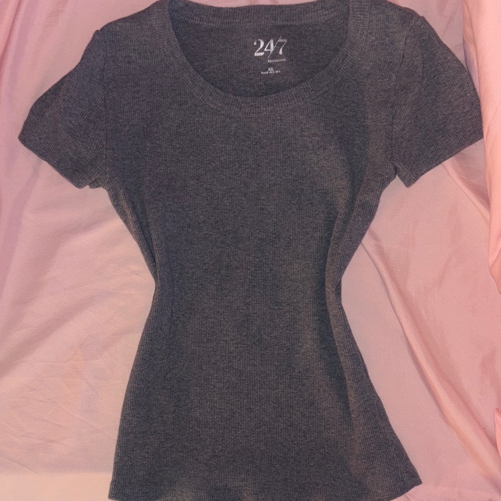 24/7 Comfort Apparel Women's Dark Gray Short Sleeve Tee